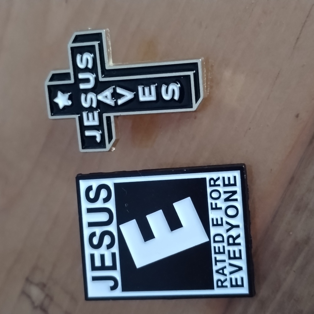 Bundle 2 "Jesus saves" pins